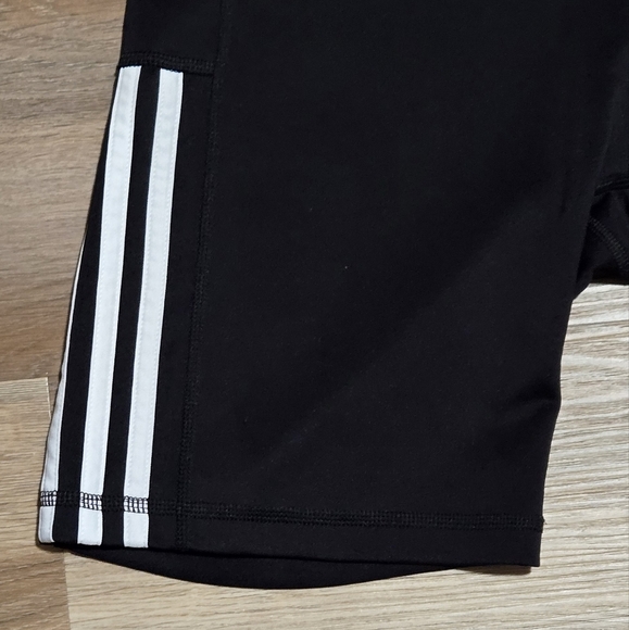 Adidas Aeroready Black 3 Strip Athleisure Workout Biker Short Size L - Picture 3 of 11